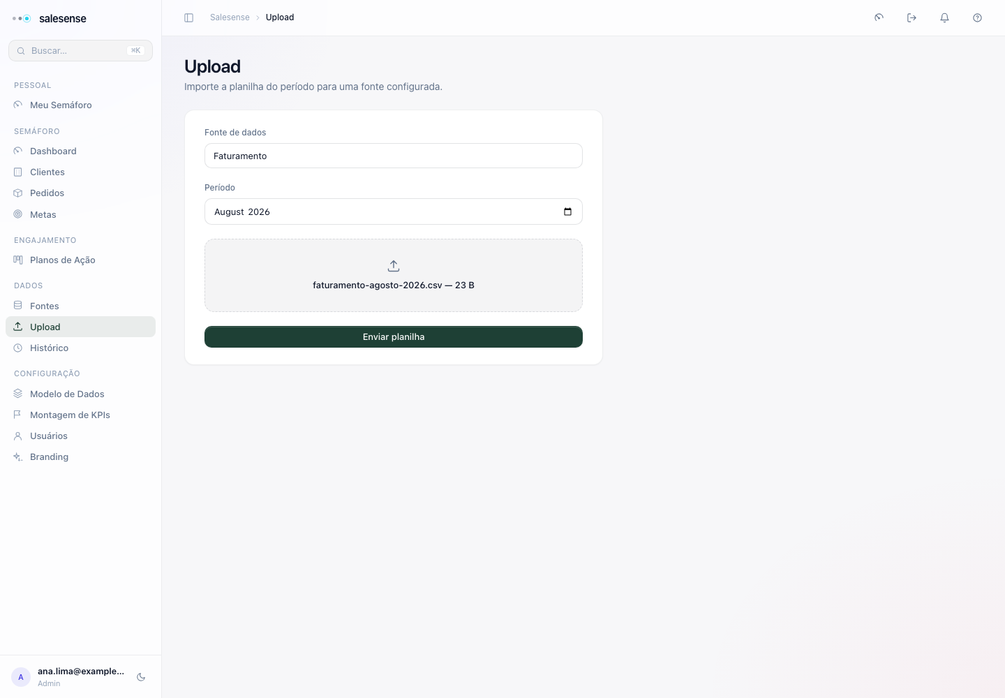 Página Upload com fonte, período e arquivo fictício selecionados